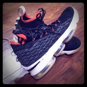 Nike LeBron 15
